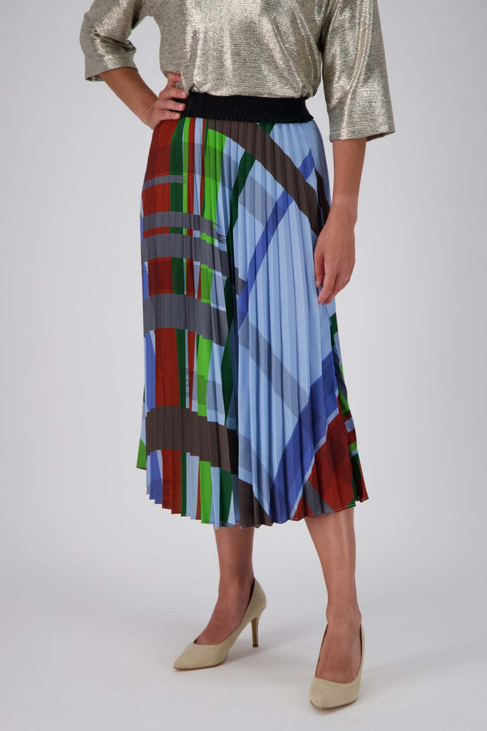 Olga de Polga pleated skirt with elasticated waistband in our new blue Citrus Crossroads print. Front close up on model