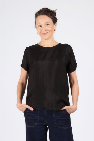 Metropolitan Top Black Wash in Plush Cupro-Viscose