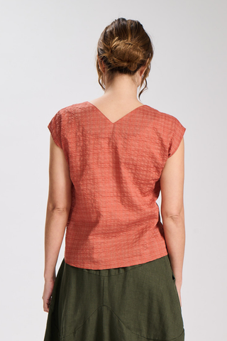Brisa Two-way Tee Brick in Seersucker