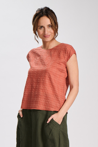 Brisa Two-way Tee Brick in Seersucker