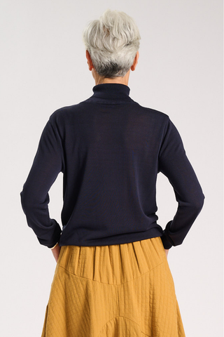 Como Light High-Neck Sweater Navy in Tencel & Silk