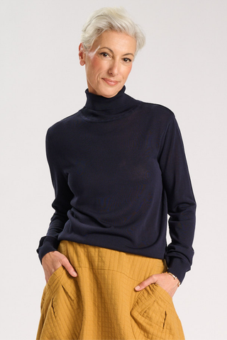 Como Light High-Neck Sweater Navy in Tencel & Silk