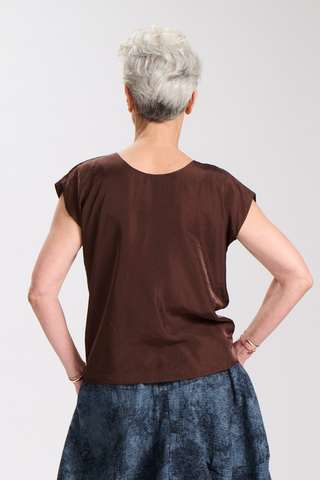 Joelle Two-way Tee Chocolate