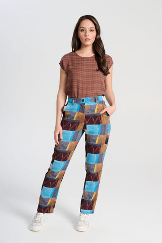Olga de Polga Kismet Azure printed Pantalon pants in a heavy crepe blend.with belt loops and a front zip closure, these pants have an elasticated back waistband for extra comfort, and pockets. Front view on model