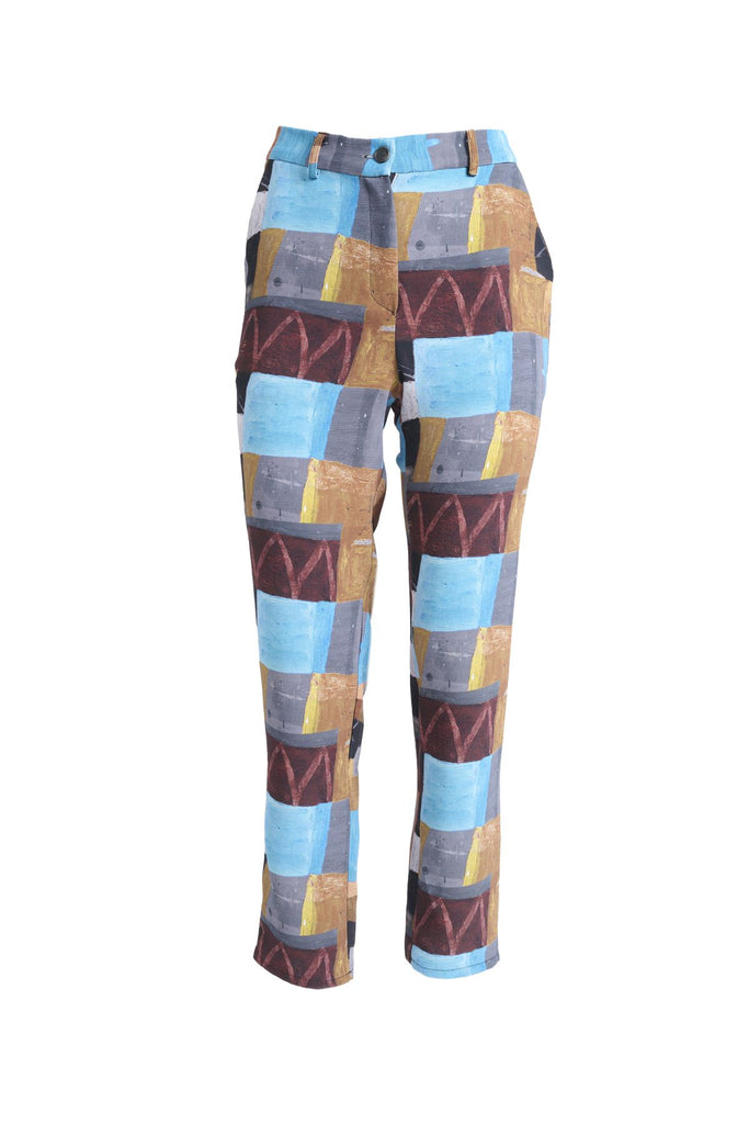 Olga de Polga Kismet Azure printed Pantalon pants in a heavy crepe blend.with belt loops and a front zip closure, these pants have an elasticated back waistband for extra comfort, and pockets. Front view
