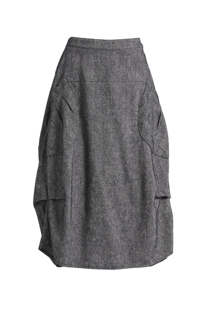 Olga de Polga Milwaukee Haven skirt in black licorice linen. Large front patch pockets, back elasticated waistband. Flat front waistband. Front view