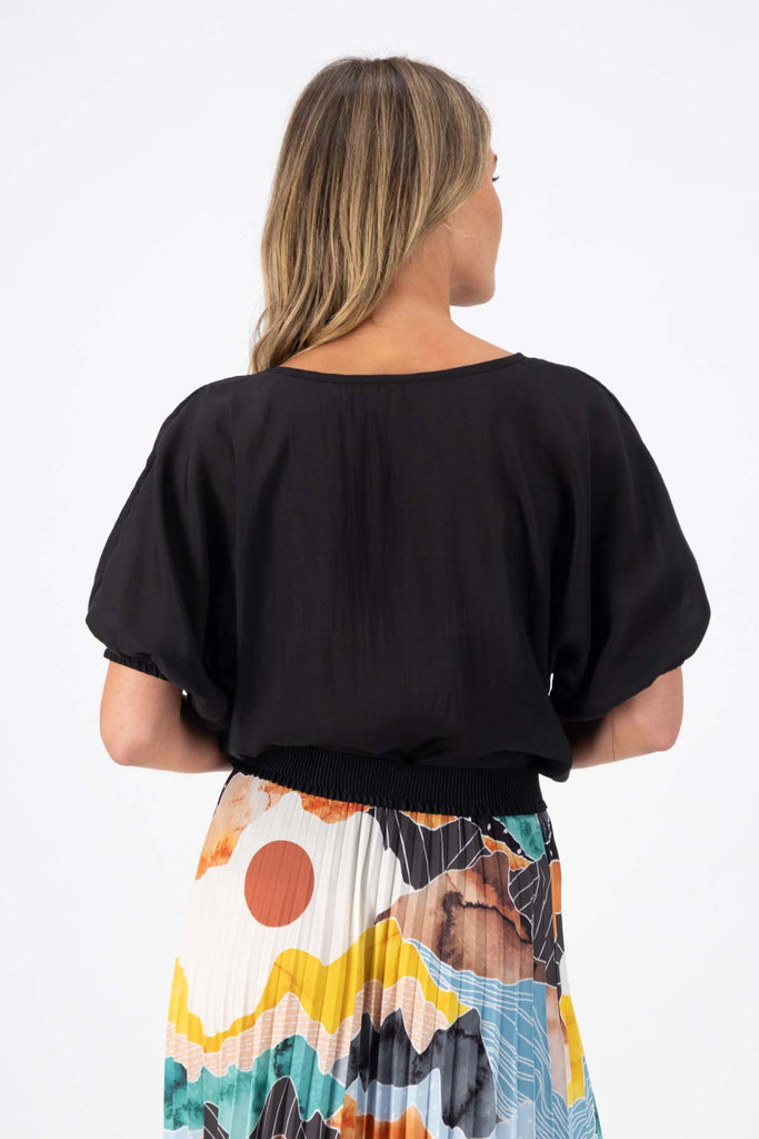 Olga de Polga Camisa Top in Skyscraper black Tencel. 100% Tencel. 
Reversible top with a boat neck and soft v-neck choice. Back view with boatneck on model.