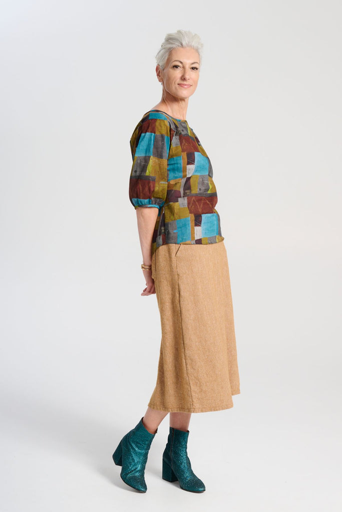 Olga de Polga blouse in the Azure Kismet print from our AW25 Odyssey collection. Round neckline, half sleeves, back zip fastening. Side view on model