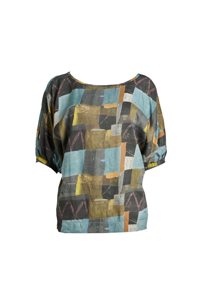 Olga de Polga Azure blue soft wash Camisa blouse in 100% Tencel. A reversible top with a soft v-neck on one side and a round neck on the other side. 
 Half sleeves, with a batwing shape. Front view
