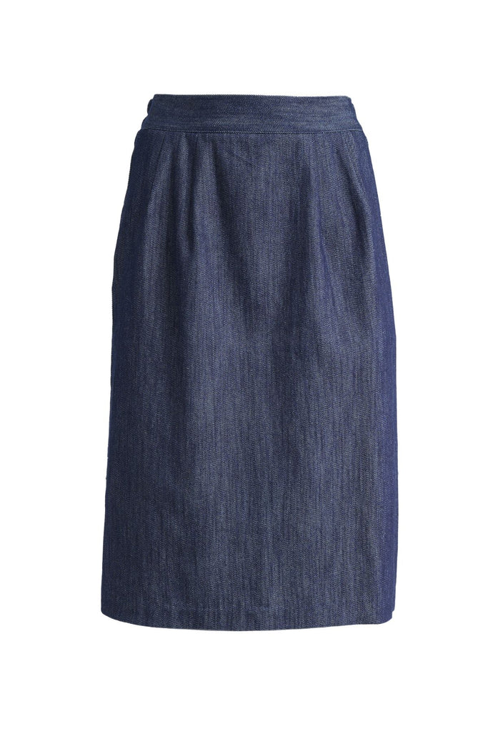 Olga de Polga denim Upper eastside story. Front side view on model. Underskirt with a unique button detail visible from the back slit.
Elasticated panels in the waistband for a flexible fit. Front view 