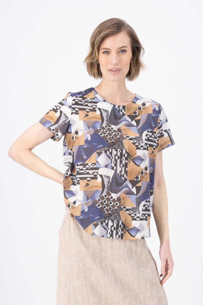 xOlga de Polga Blue Mezclar printed cotton seersucker top tee. Round neckline and short sleeves. Finished at the hip. Front view on model.