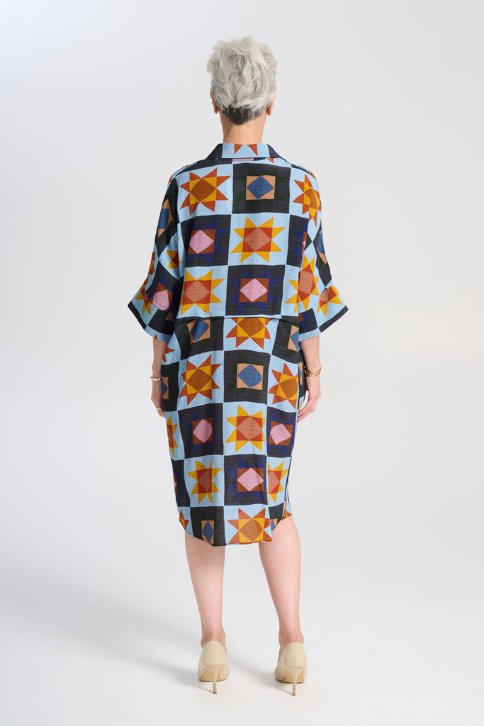 Olga de Polga Estilo shift dress in the Veda Day blue print. Classic shift silhouette with a flattering collar and half sleeves.
Front button opening at neckline.
Slouchy batwing sleeves.
Finishes at the knee, depending on height. Back view on model