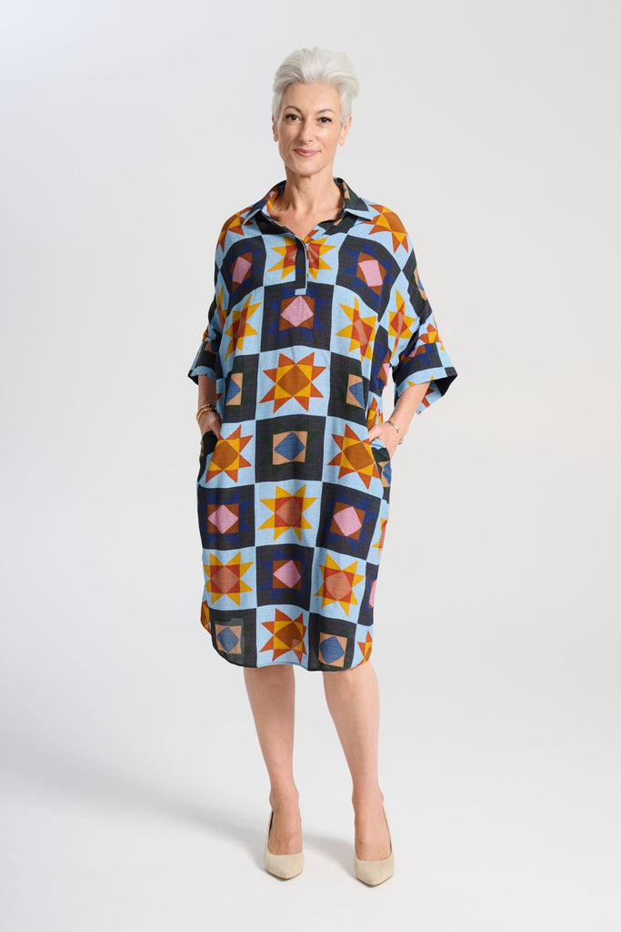 Olga de Polga Estilo shift dress in the Veda Day blue print. Classic shift silhouette with a flattering collar and half sleeves.
Front button opening at neckline.
Slouchy batwing sleeves.
Finishes at the knee, depending on height. Front full view on model