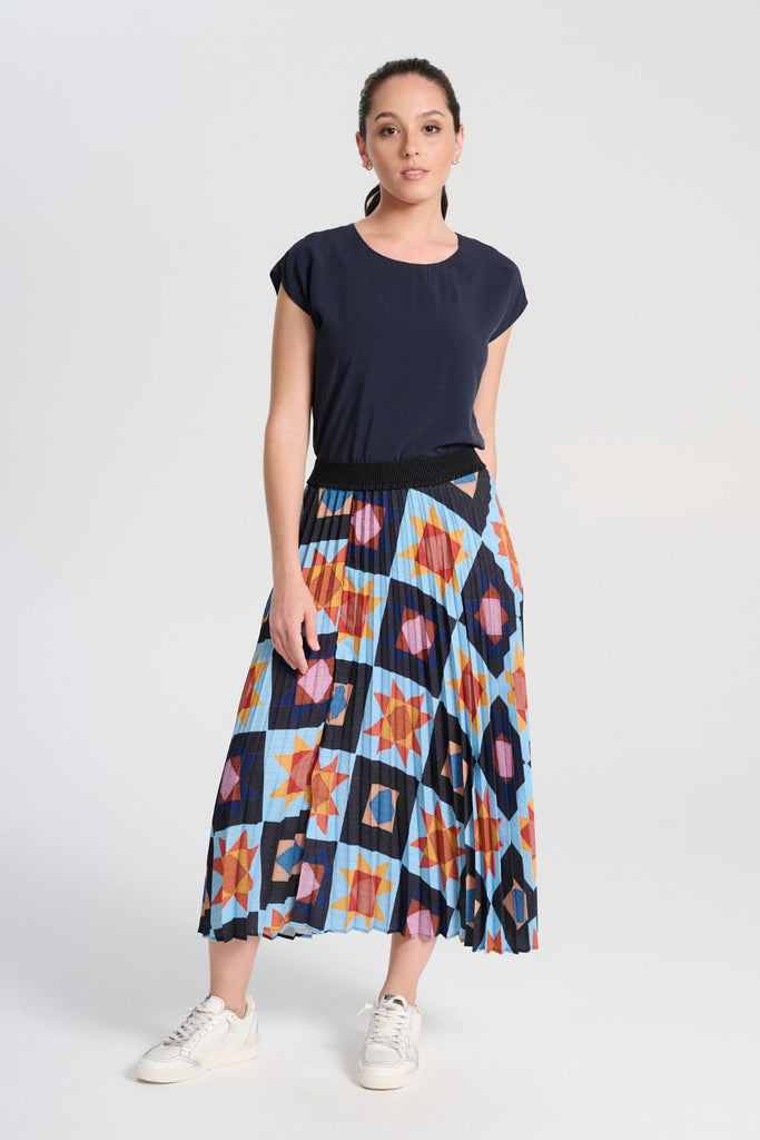 Olga de Polga printed pleated skirt in recycled polyester permanent pleats.  Fully elastic waistband.
Pull-on style.
A-line shape.
Midi length. Front view on model.