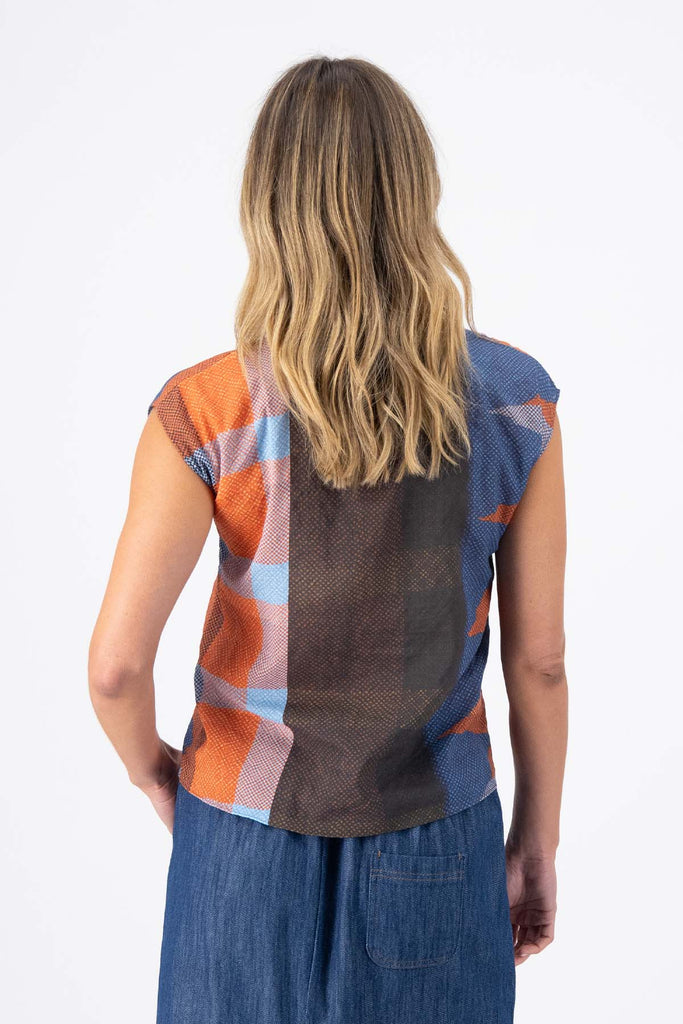 Olga de Polga Tee in Jada printed cotton seersucker. Shades of brown, red, pink and blue, and orange are all part of the Jada print. Back view on model.