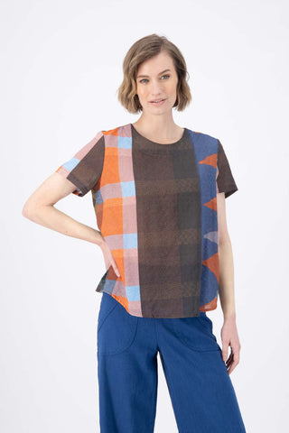 Olga de Polga Top in Brown Uber Jada Printed cotton. Classic top with short sleeves and a round neckline. Boxy shape. Finishes at the hip. Side Front view on model.