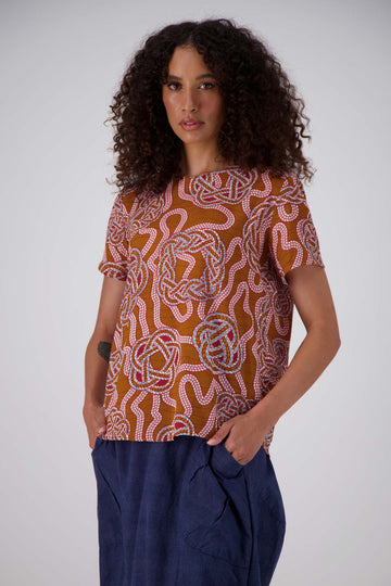 Olga de Polga top in our Loveknots printed cotton seersucker. Front view on model.