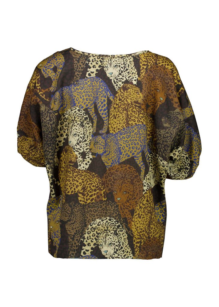 Olga de Polga Camisa blouse in Sabana printed fine Tencel. Reversible top with a soft v-neck on one side and a boatneck on the other. Half sleeves. Tapers in at the waist. Back.
