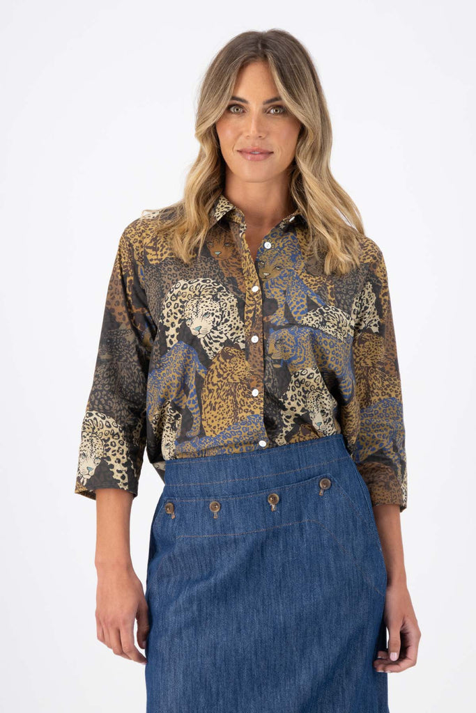 Olga de Polga classic shirt in Sabana printed cotton. Animal print in brown tones. Button down shirt with a collar and 3/4 length sleeves. Boxy fit with a nice drape. Front view on model.