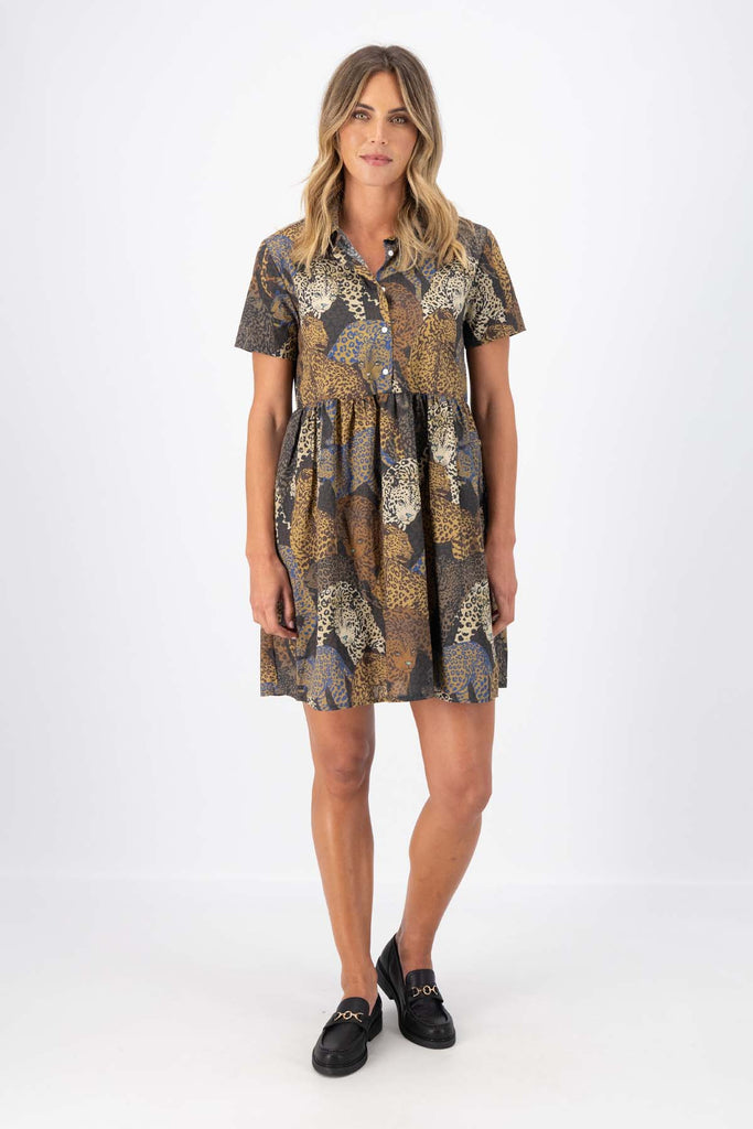 Olga de Polga Villa dress in Sabana printed cotton seersucker. Oversized shirt dress with short sleeves and gathering at the waist seam. Finishes at the knee depending on height. Front view on model. 