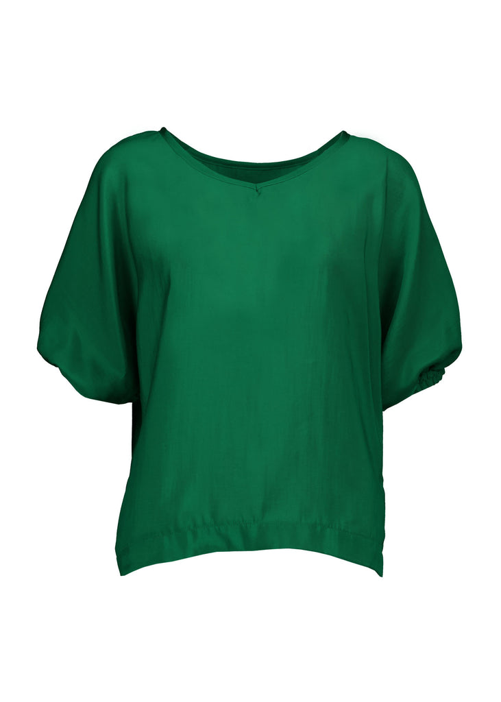 The Camisa blouse in Dark Green Tencel is a bat-winged blouse with short sleeves and is great for everyday wear. This style can be dressed up or down. This blouse will take you from work to weekend and beyond! Front view.