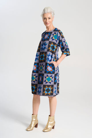 Olga de Polga Sencillo dress in Veda Night printed heavy crepe. Shift dress with half sleeves and a round neckline. Finishes at the knee depending on height. Side view on model