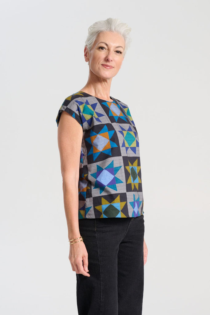 Olga de Polga Veda Tee Night in printed cotton. Side view on model.