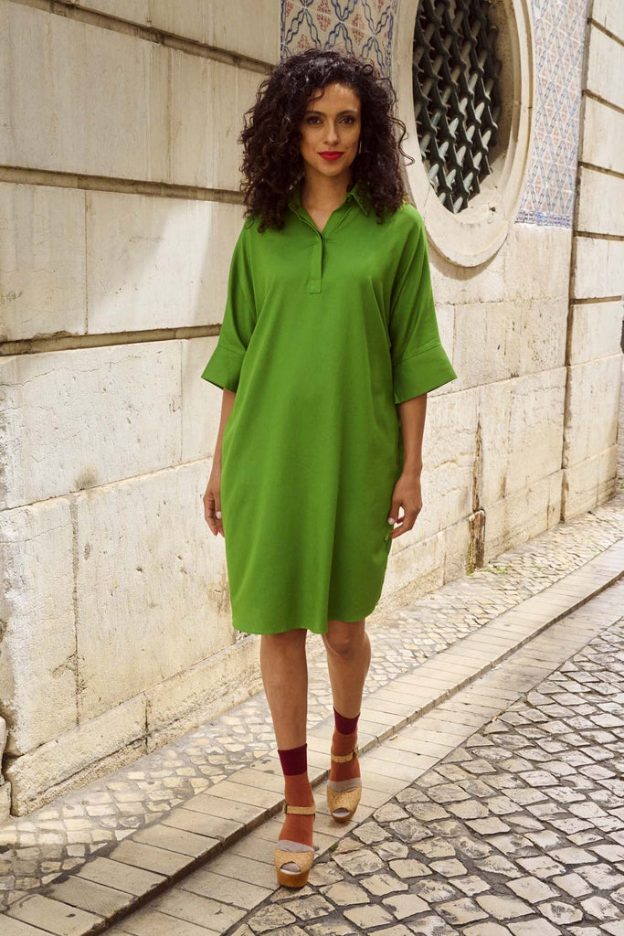 Olga de Polga Marianna Estilo dress in Green. This elegant Marianna Estilo Shift Dress in Green is perfect for any occasion. Made from a luxurious rayon/cotton mix, it combines comfort with effortless style. Front view on model.