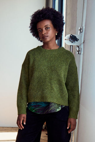 Olga de Polga Green Moss aspen alpaca knit sweater
Ribbing at neckline, wrists and hem. A beautifully textured knit sweater—your perfect winter essential for effortless, trans-seasonal styling.