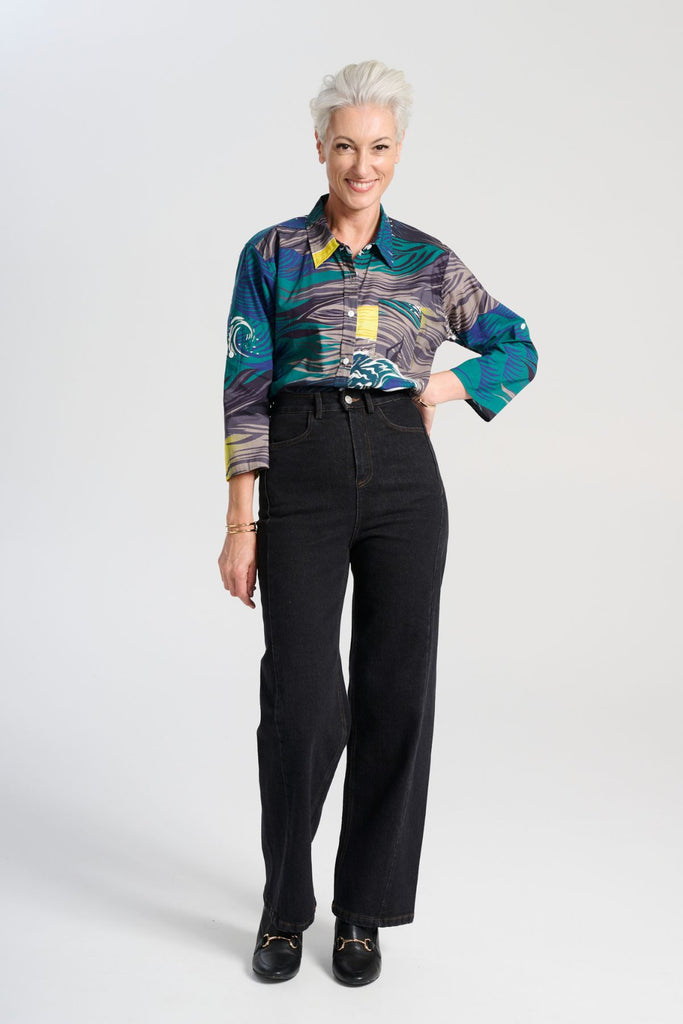 Olga de Polga classic cotton shirt in the Storm grey and blue printed Isla print on 100% cotton. The front of the shirt sits at the waist while the back falls to the hips for a lovely drape.  Front full length view on model