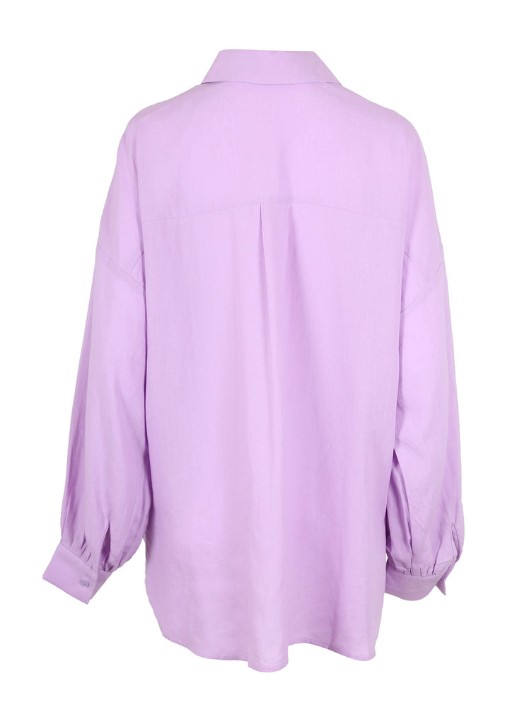 Lilac Le Bon Luminary Shirt with a collar and slong sleeves. In a luxe tencel and linen mix fabric. Back view