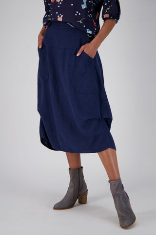Olga de Polga Milwaukee Fiesta skirt in Navy. 100% Slub Linen skirt.  Front close up view on model