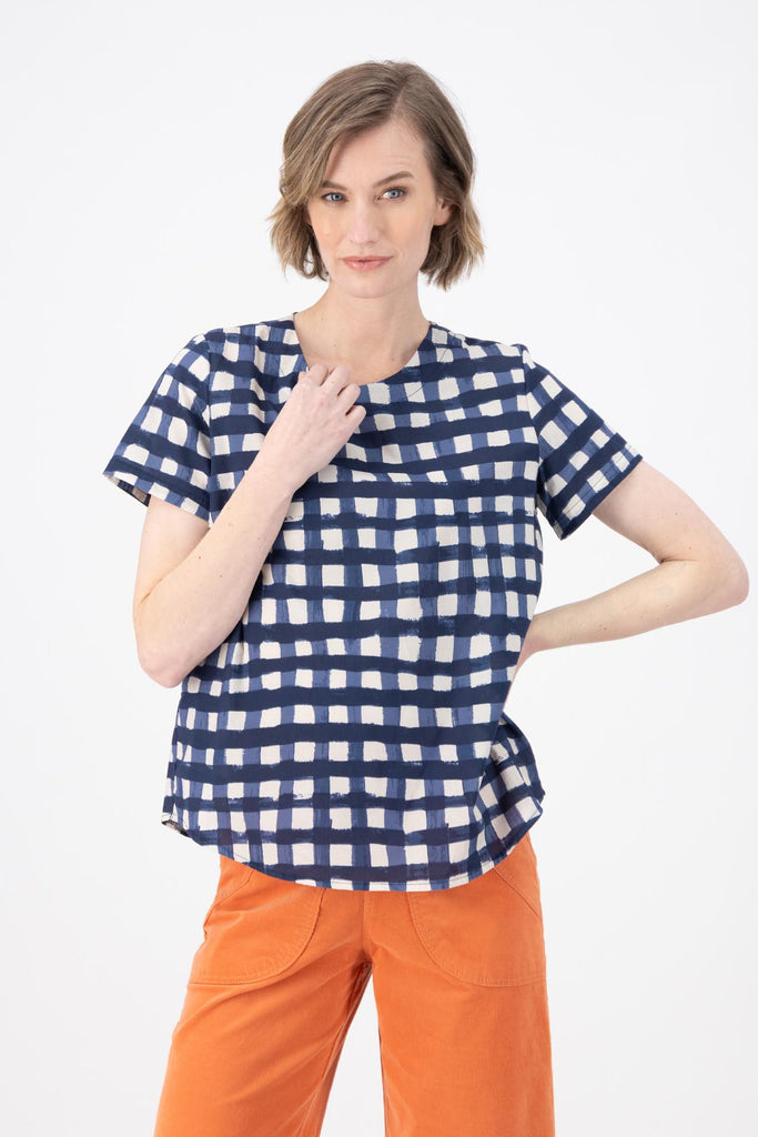 Olga de Polga classic top in woven cotton, in our Rosa Navy print. Crew neck and short sleeves. Boxy Fit. Front close up view on model.