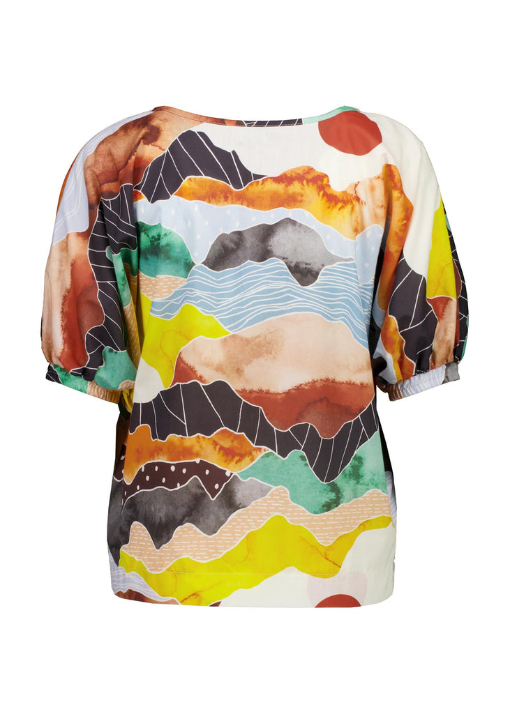 Olga de Polga Orange Vista printed cotton Camisa. Blouse. Reversible top with a soft v-neck on one side and a boat-neck on the other.
Half sleeves, with a bat-wing shape, and tapers in at the hips. Back view.
