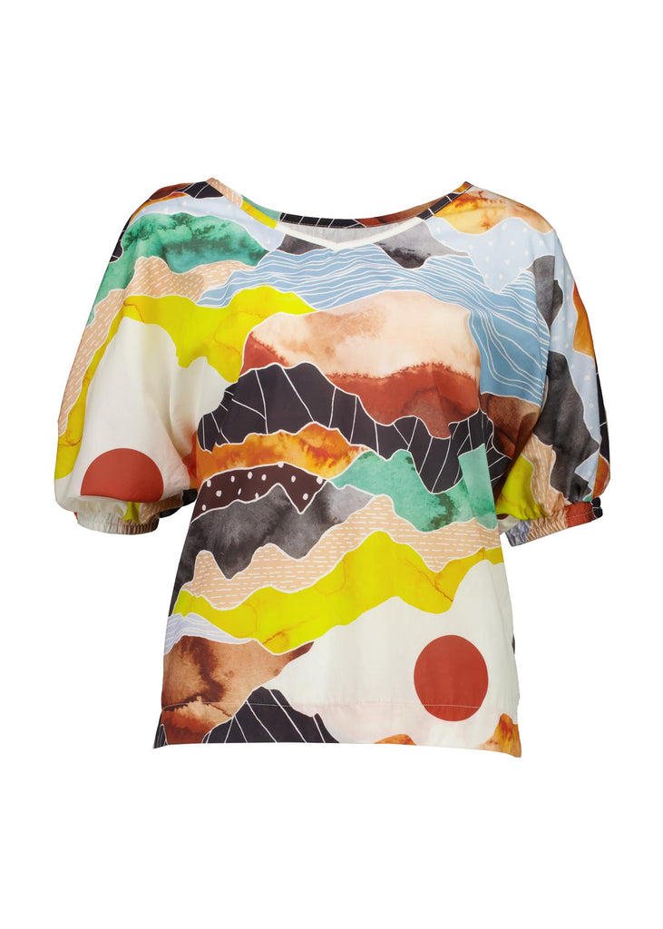 Olga de Polga Orange Vista printed cotton Camisa. Blouse. Reversible top with a soft v-neck on one side and a boat-neck on the other.
Half sleeves, with a bat-wing shape, and tapers in at the hips. Front view.