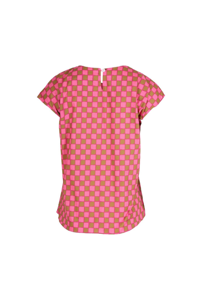 Olga de Polga Harlequin tee in Pink colour from our Lulu range. Crew neckline and cap sleeves, this is a flattering tee with a button fastening at the back neck. Back view