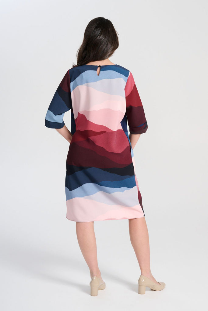 Olga de Polga Sencillo dress in Kona printed heavy crepe. Round neckline, half sleeves, knee length. Back view on model