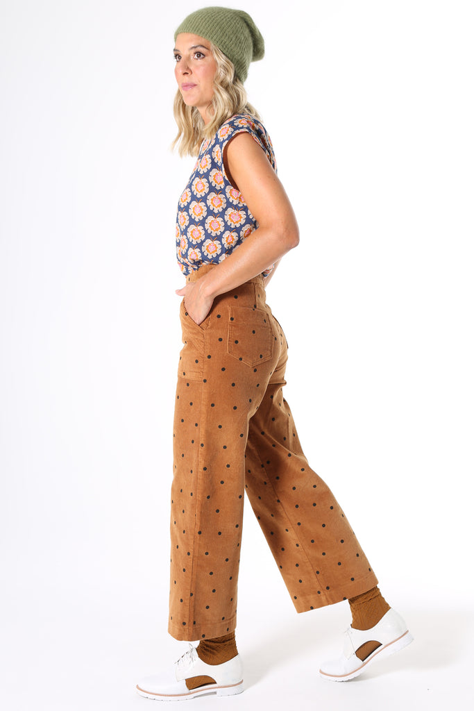 Olga de Polga Peggy Cord Caramel spot, Featuring detailed pockets, high waist and wide-leg cut, the Peggy Cords are a cropped ankle style designed to show off your favourite boots and shoes. The cord gives the style a more textured look with a heavier drape. They are super comfortable with moderate stretch and an elasticised back waist.