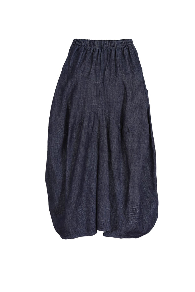 Our new Milwaukee Dark Denim skirt is here! Cut in a universally-flattering a-line design, the pockets and subtle gathers on this skirt create a unique shape. Available in two shades of blue denim. Back view