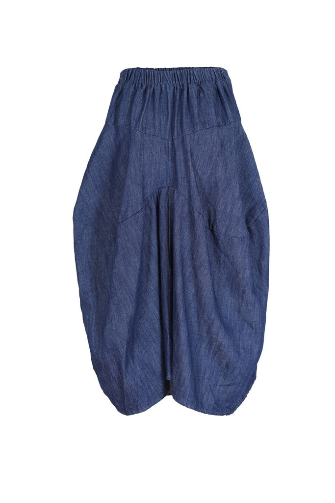 Our new Milwaukee Denim skirt is here! Cut in a universally-flattering a-line design, the pockets and subtle gathers on this skirt create a unique shape. Available in two shades of blue denim. Back view