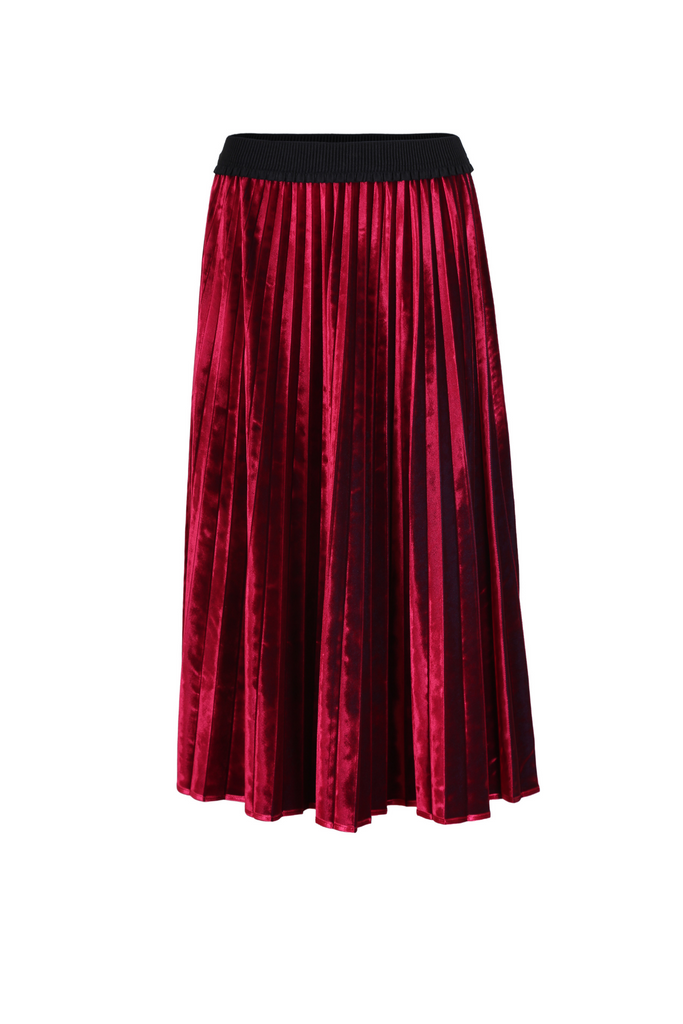 Olga de Polga Mirage pleat skirt in soft velvet in colour fuchsia. Flattering black waistband.This daring darling is comfortable enough to wear on every occasion.  Front view.