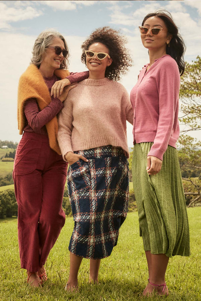 olga de polga Kyoto cardigan pink colour, side view on model.