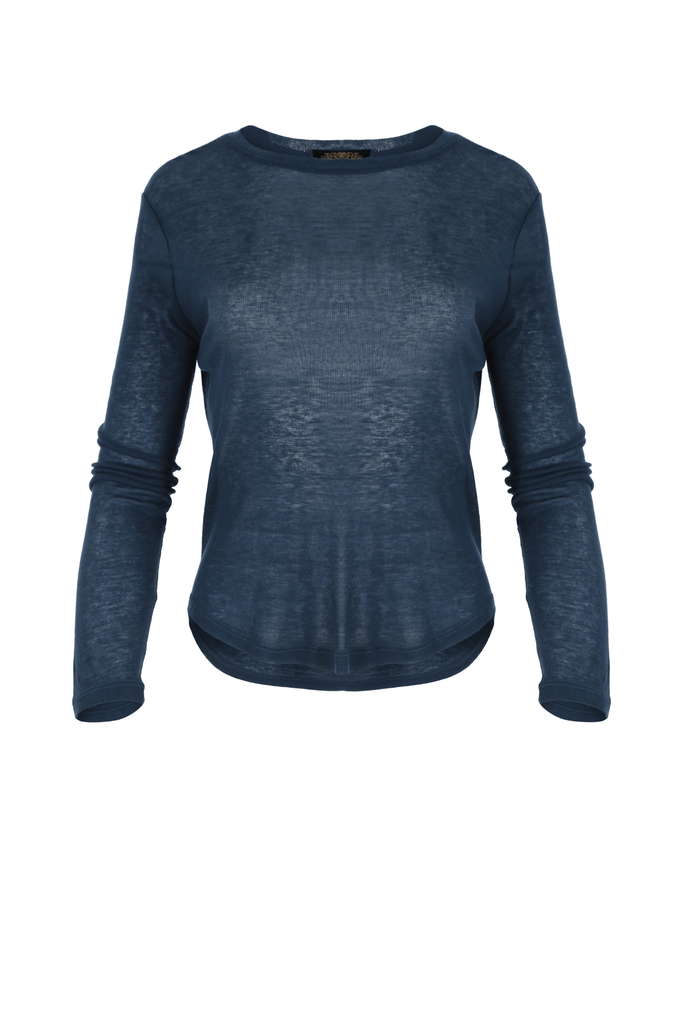 Uma wool thermal top with long sleeves and round neck. Front view. Wool and tencel fabric. Colour Teal.